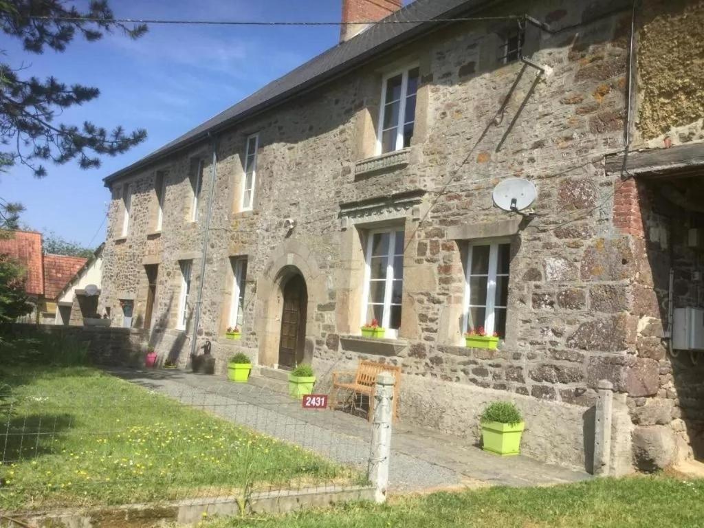 La Petellerie, Maison De Campagne Avec Piscine Pour Un Sejour Detente Moyon エクステリア 写真