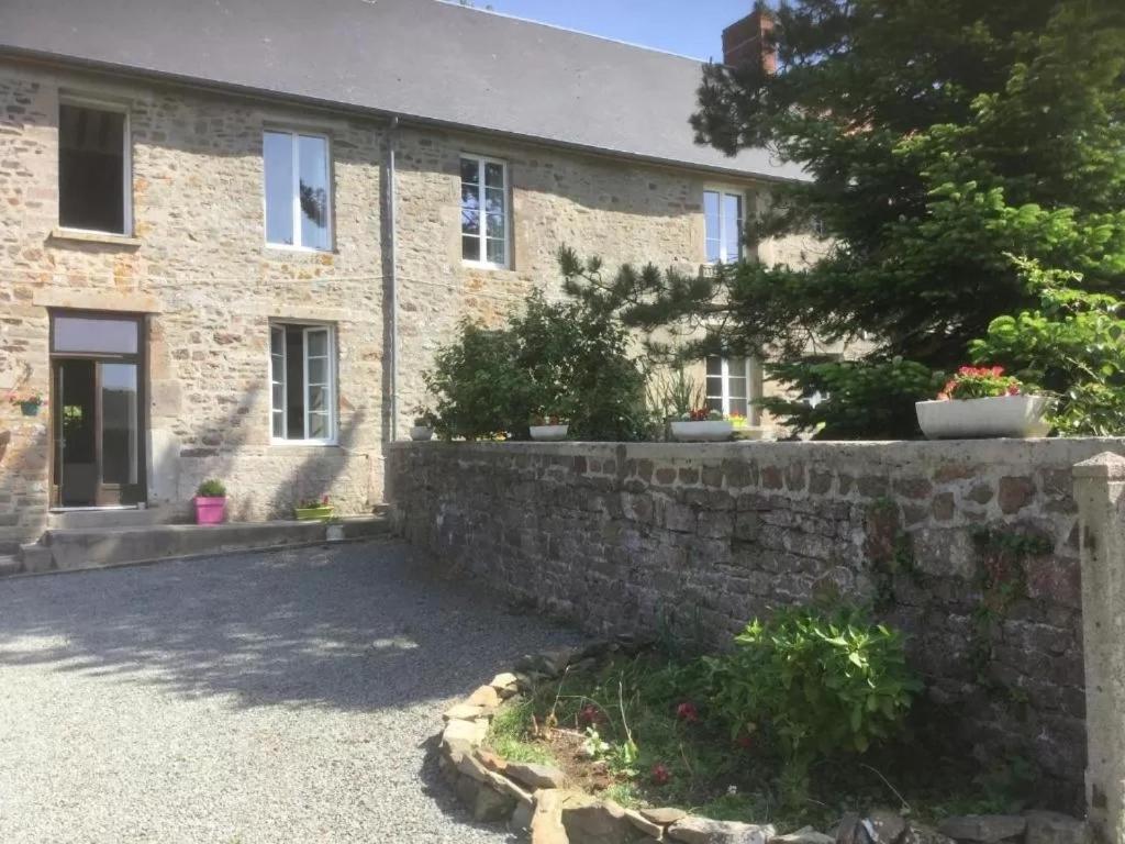 La Petellerie, Maison De Campagne Avec Piscine Pour Un Sejour Detente Moyon エクステリア 写真