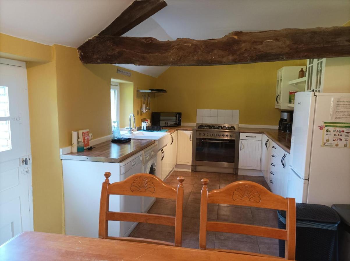 La Petellerie, Maison De Campagne Avec Piscine Pour Un Sejour Detente Moyon エクステリア 写真