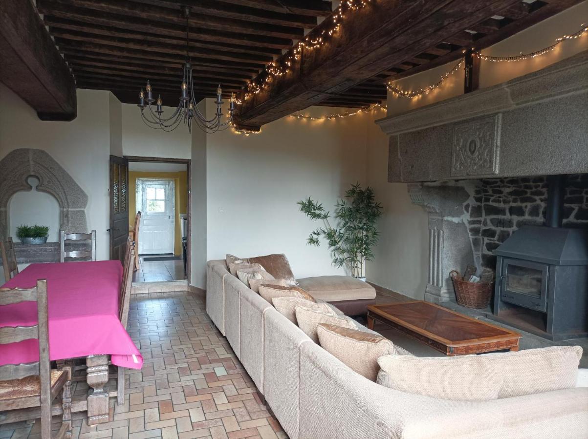 La Petellerie, Maison De Campagne Avec Piscine Pour Un Sejour Detente Moyon エクステリア 写真
