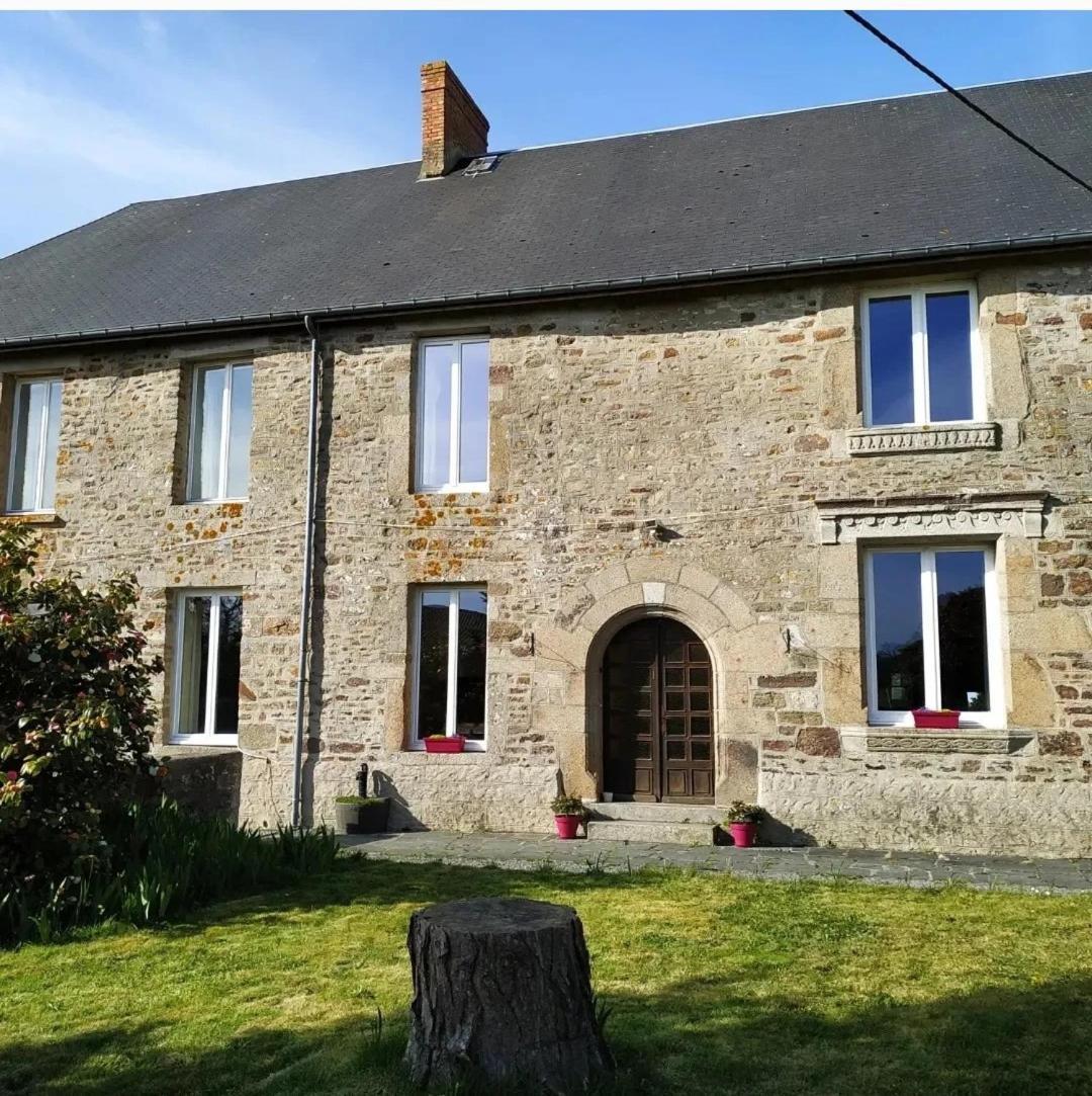 La Petellerie, Maison De Campagne Avec Piscine Pour Un Sejour Detente Moyon エクステリア 写真